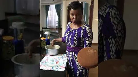 Video thumbnail: The banana cake reveal